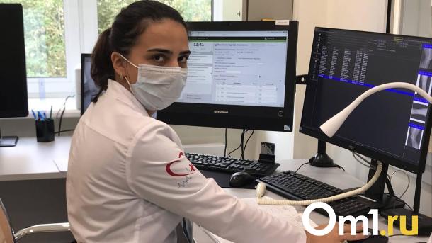 «Спасибо за чуткость»: первые лица Омской области поздравили медиков с профессиональным праздником