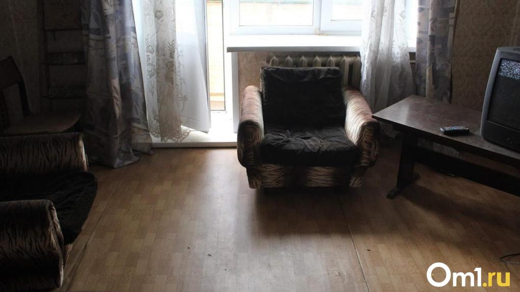 В одной из квартир Омска нашли сгнившее тело женщины