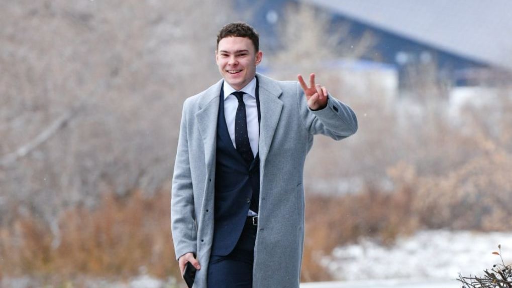 Иван Мирошниченко, победивший онкологию, впервые после болезни выйдет на лёд в составе «Омских ястребов»