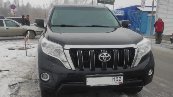Омич на арестованном Land Cruiser пустился в бега от приставов