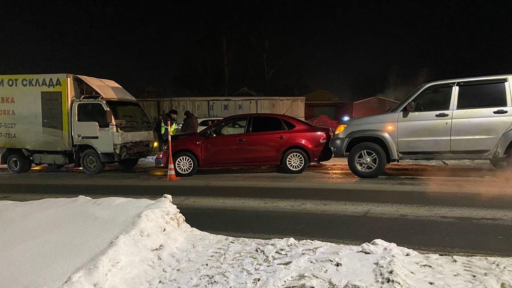 В Омске пьяный водитель устроил массовую аварию на Герцена