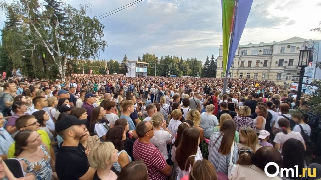 Платно и очередь. Омичи остались недовольны туалетами на День города