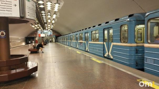 О планах запустить пятивагонные поезда в метро Новосибирска заявил мэр Локоть