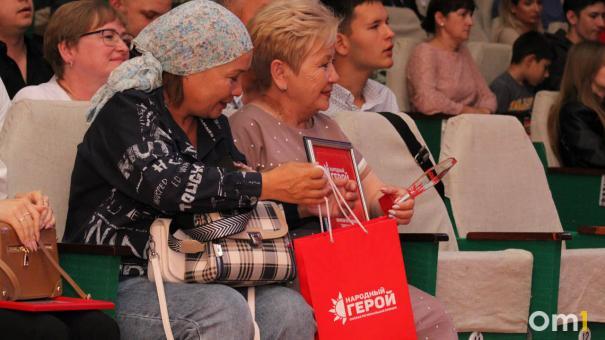 Трудовик-живописец, пауэрлифтер и мастерица: какие хобби помогут омичам стать народными героями