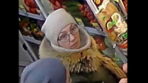 Омичка, укравшая чужую банковскую карту, попала на запись камеры видеонаблюдения