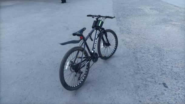 Несовершеннолетний велосипедист отправил омичку в больницу