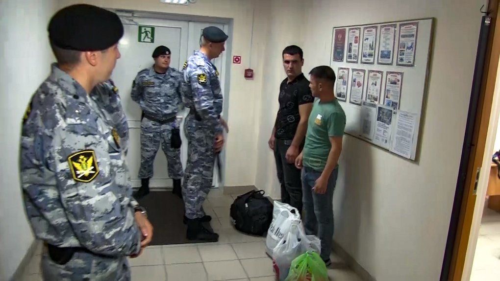 Забыли выехать: из Омской области выдворили четверых иностранцев-нелегалов