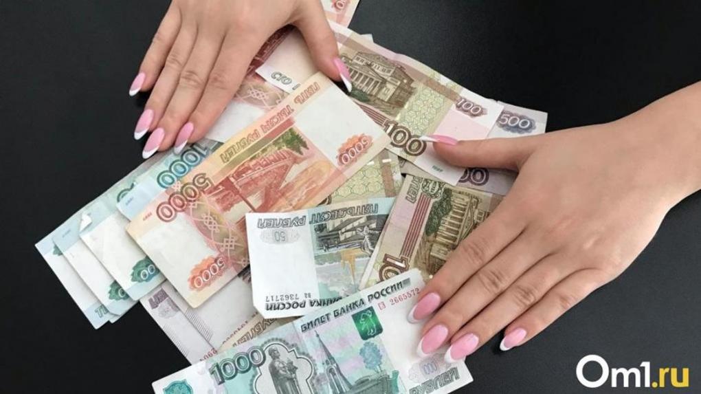 Директор омского магазина тратил деньги из рабочего сейфа на азартные игры