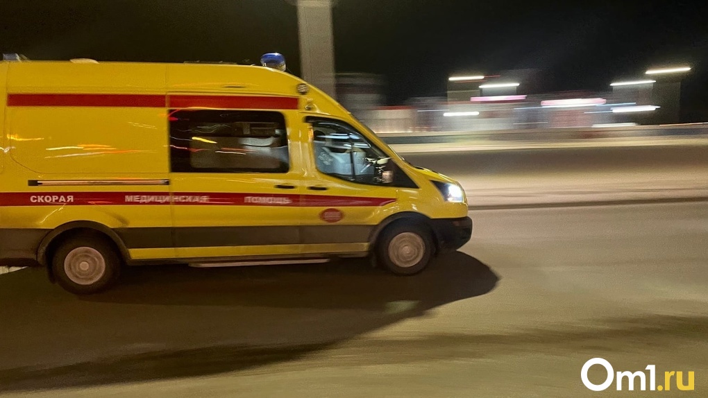 В Омске сбили школьника, вышедшего из-за припаркованной машины на дорогу