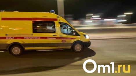 В Омске сбили школьника, вышедшего из-за припаркованной машины на дорогу