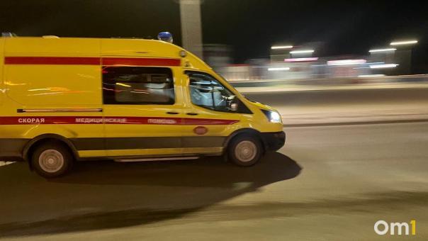 В Омске сбили школьника, вышедшего из-за припаркованной машины на дорогу