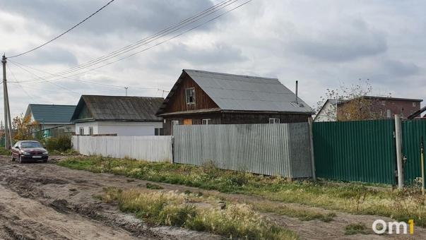 В омском селе мужчина разбил женщине лицо