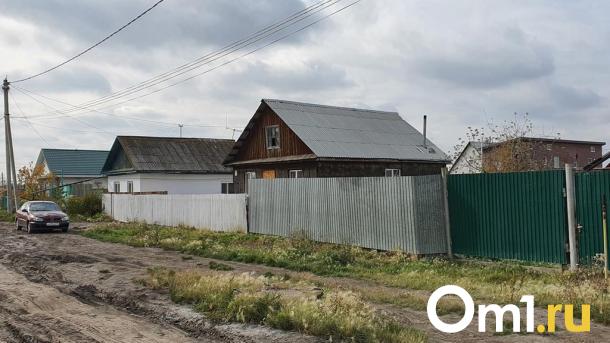 В омском селе мужчина разбил женщине лицо