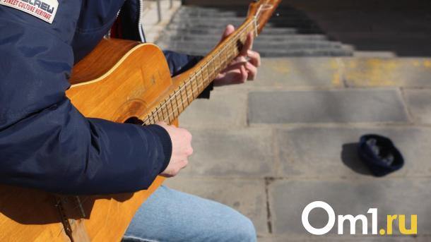 Омич спел песню на шоу Андрея Малахова