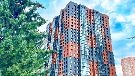 Затопленные парковки и большегрузы под окнами: новосибирцы пожаловались на застройщика элитного ЖК