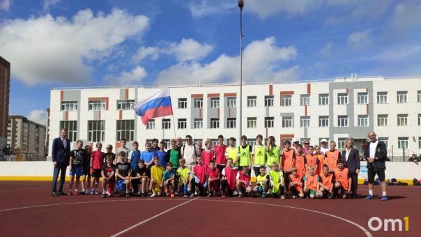 «Мы получили много эмоций»: большой турнир по дворовому футболу для подростков провели в Новосибирске