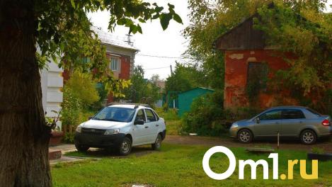 Стало известно, как омичей будут штрафовать за парковку на газонах