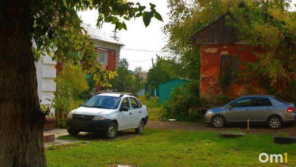 Стало известно, как омичей будут штрафовать за парковку на газонах