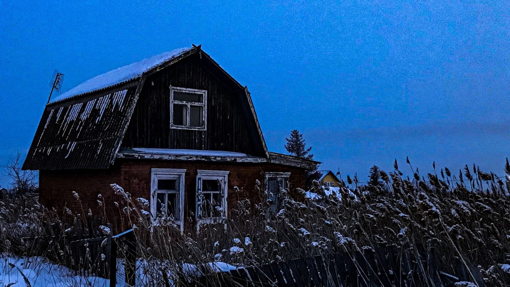 Пустые дома: омич поделился кадрами заброшенного дачного посёлка