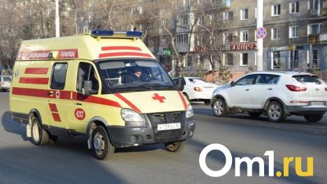 Омич в машине скорой помощи пришёл в сознание и начал угрожать врачам