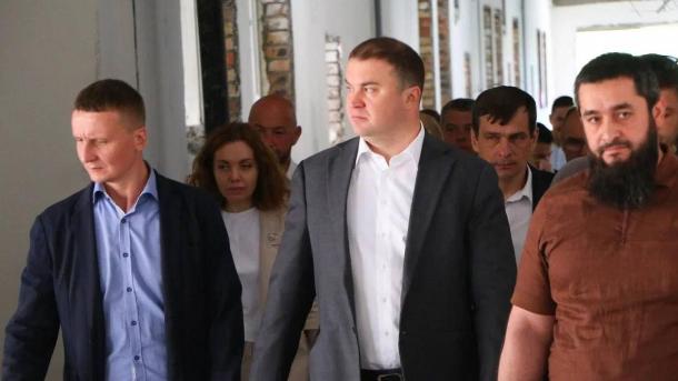 Виталий Хоценко осмотрел стройплощадку школы в микрорайоне «Серебряный берег»