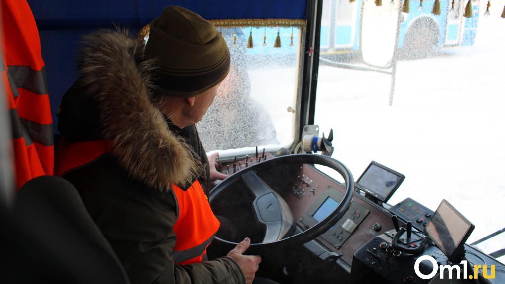 «Самое сложное – осознавать ответственность»: показываем, как в Омске обучают водителей троллейбусов