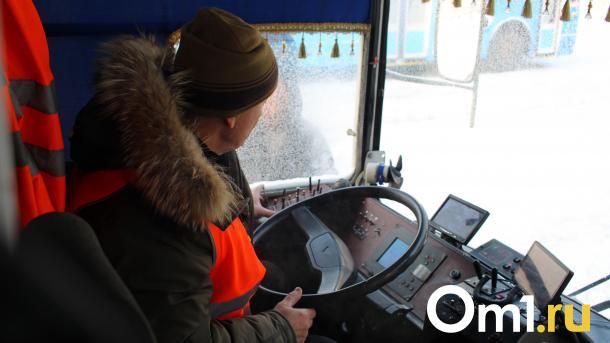 Пожарный меняет профессию: показываем, как в Омске обучают водителей троллейбусов