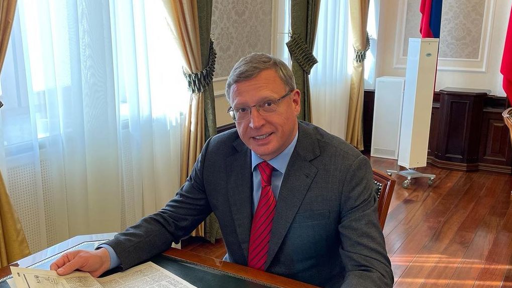 Губернатор Омской области поздравил отцов региона с праздником