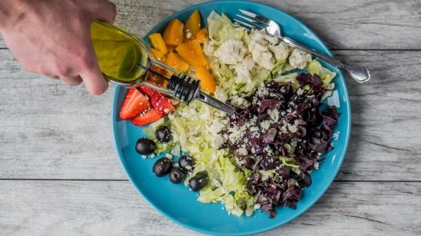 Топ-5 вкусных салатов без яиц для омичей на Новый год