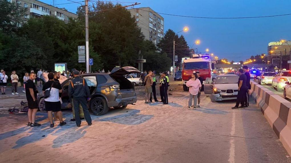 В Новосибирске нашли лихача на BMW, протаранивавшего семь автомобилей