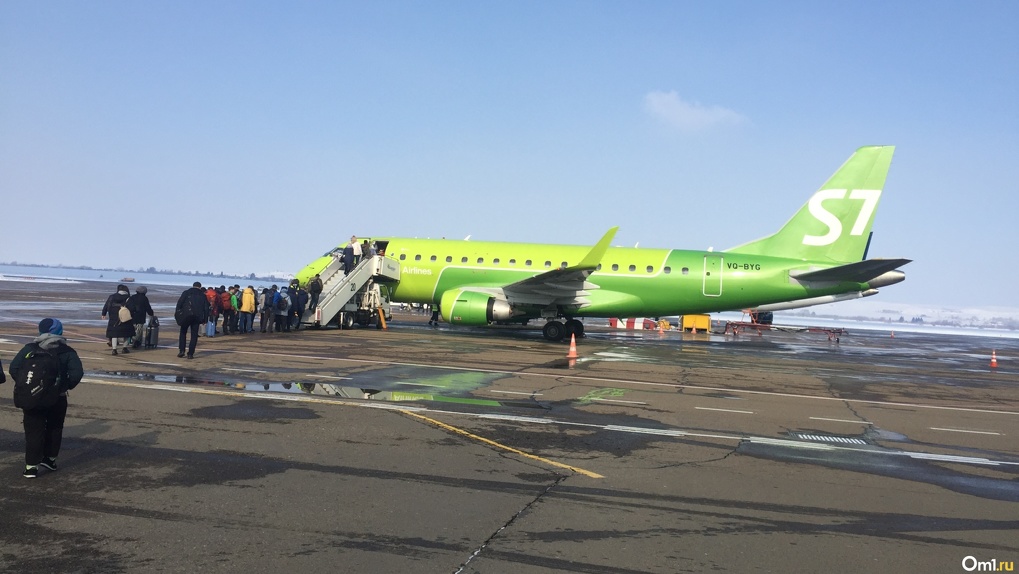 Новосибирский аэропорт Толмачёво отменил все рейсы в Казахстан