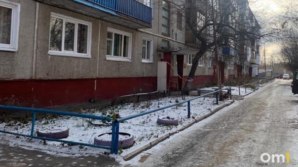 В Омске на улице нашли тело маленького ребёнка-инвалида