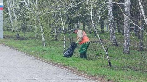 После празднования Дня Победы с омских улиц вывезли 20 тонн мусора