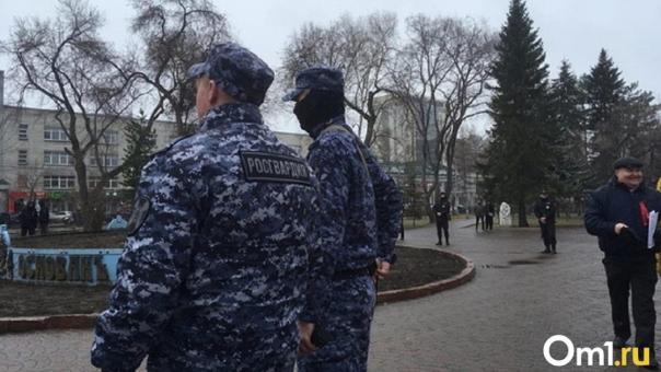 Плохо себя чувствовал. Ночью агрессивный омич побил машину скорой помощи
