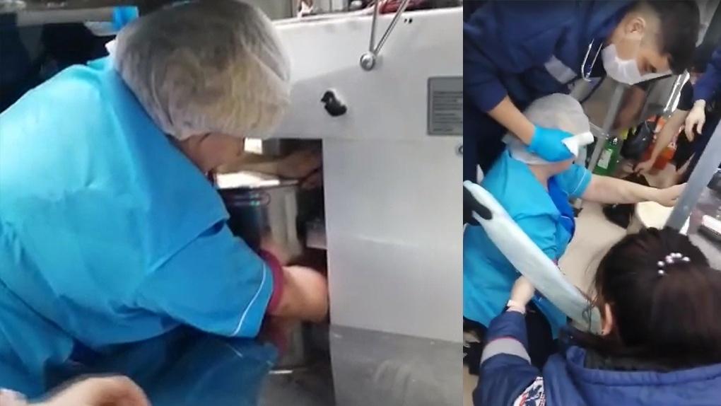 Затянуло по локоть: новосибирские спасатели вытащили руку женщины из тестомеса