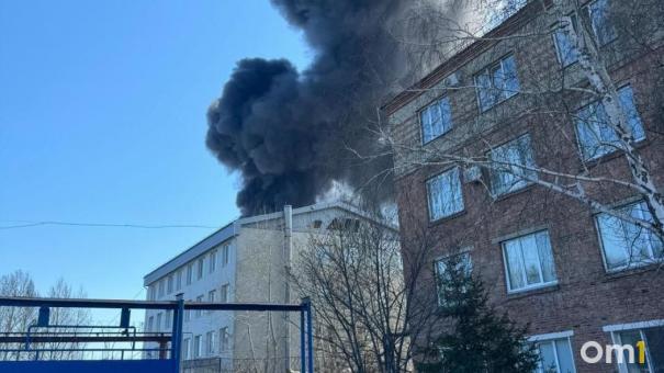 В омских Нефтяниках крупный пожар