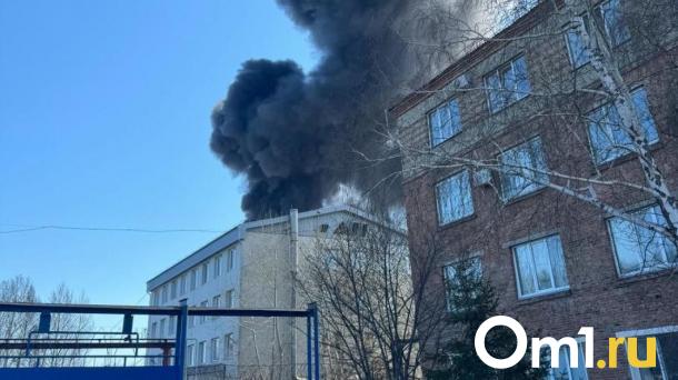В омских Нефтяниках крупный пожар