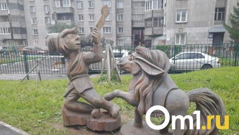 «Сказочный» сквер с деревянными скульптурами открылся в Новосибирске