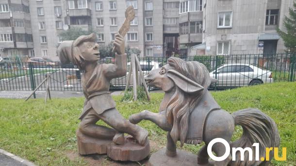 «Сказочный» сквер с деревянными скульптурами открылся в Новосибирске