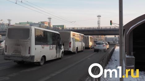«Ты должна сразу просить». Омичка пожаловалась на маршрутчика за двойное хамство