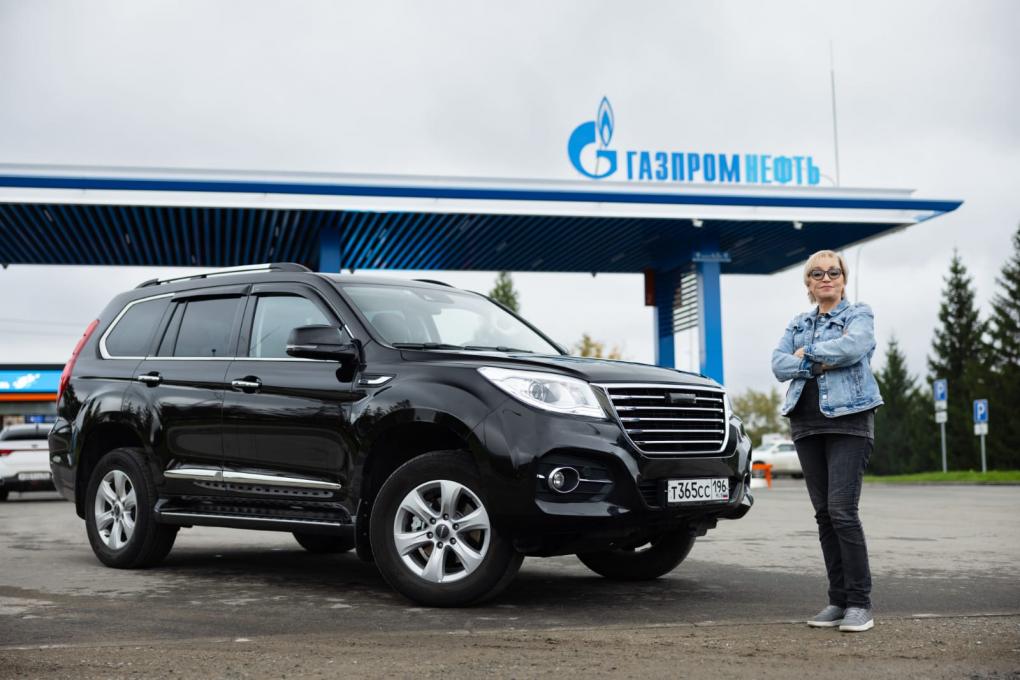Громкая победа: болельщики «омских ястребов» красиво поздравили гостью из Екатеринбурга