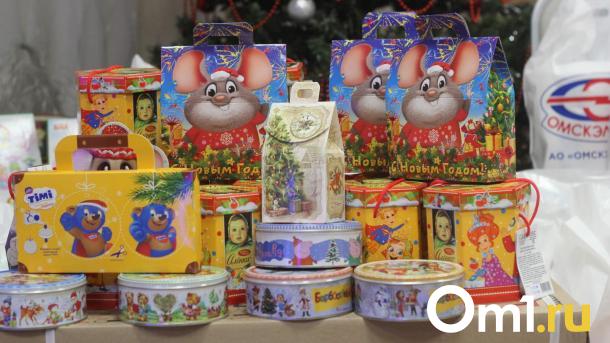 Опасные сладости в новогодних подарках угрожают здоровью омских детей