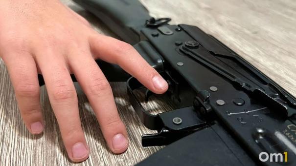 Молодой омич подстрелил сестру из винтовки