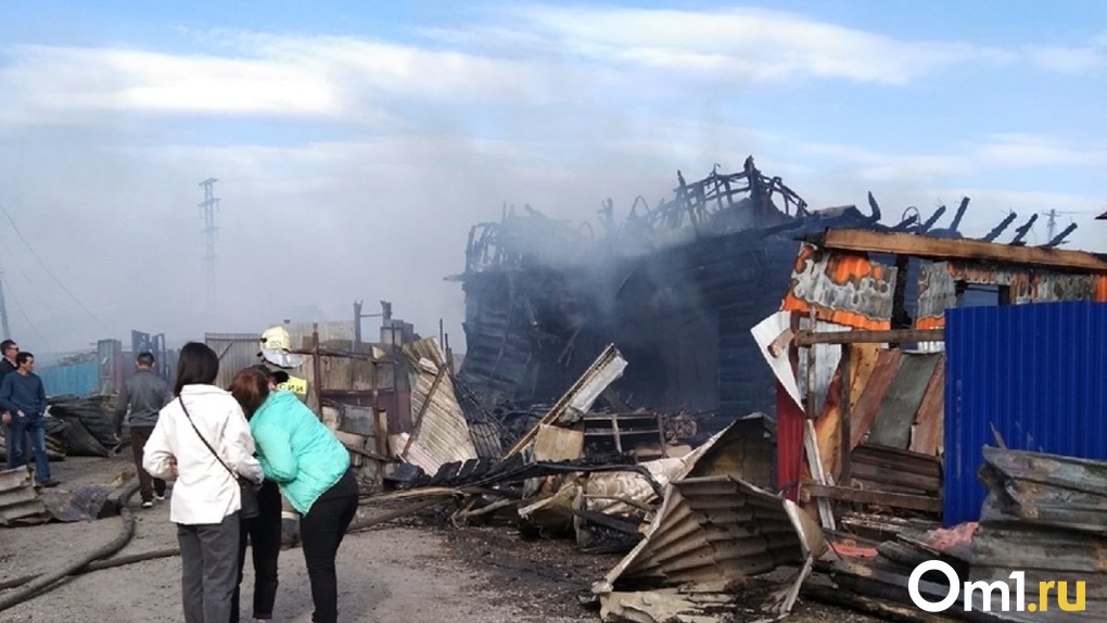 В Омске сгорели сразу четыре дома на одной улице
