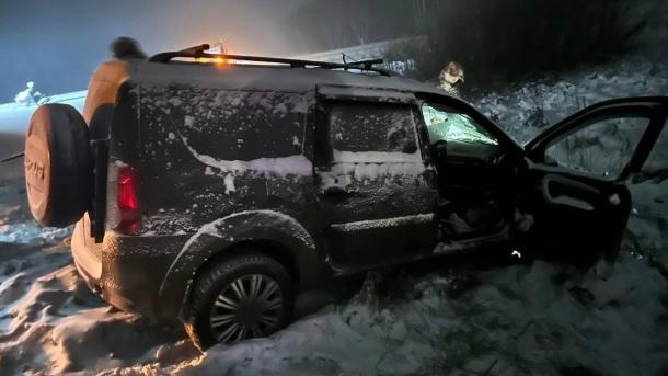 На омской трассе погиб водитель легковушки, попав под большегруз