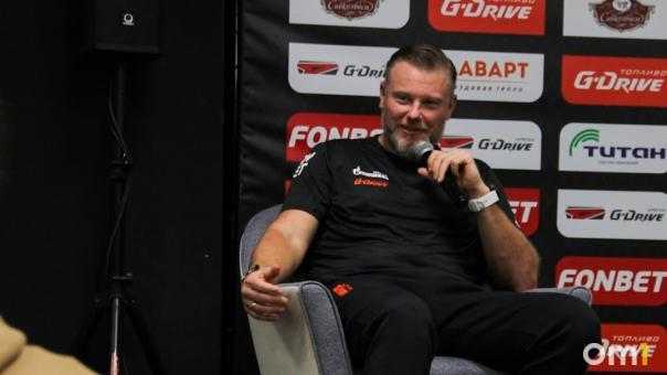 «Недотерпели»: хоккейный эксперт раскритиковал руководство «Авангарда» за поспешность отставки Рябыкина