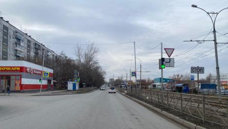 9-летний мальчик попал под колёса автомобиля на улице Широкой в Новосибирске