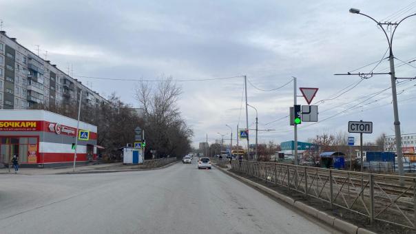 9-летний мальчик попал под колёса автомобиля на улице Широкой в Новосибирске