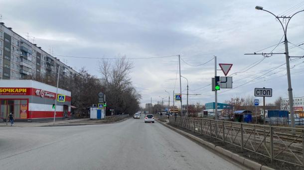 9-летний мальчик попал под колёса автомобиля на улице Широкой в Новосибирске