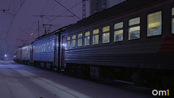 В Омской области электричка из Татарска встала на путях на два часа